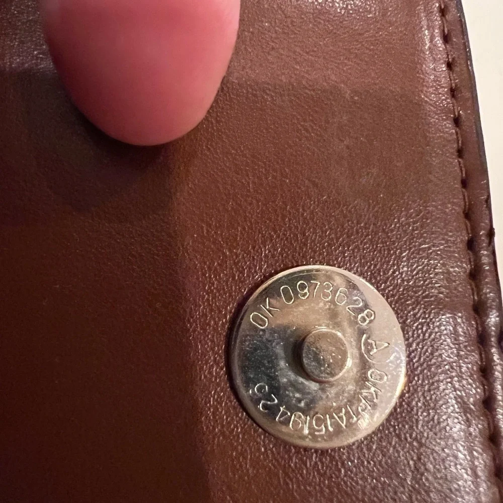 - Louis Vuitton Vintage Change Purse. Good Condition.